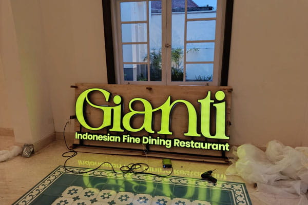 Pembuatan neon box denpasar